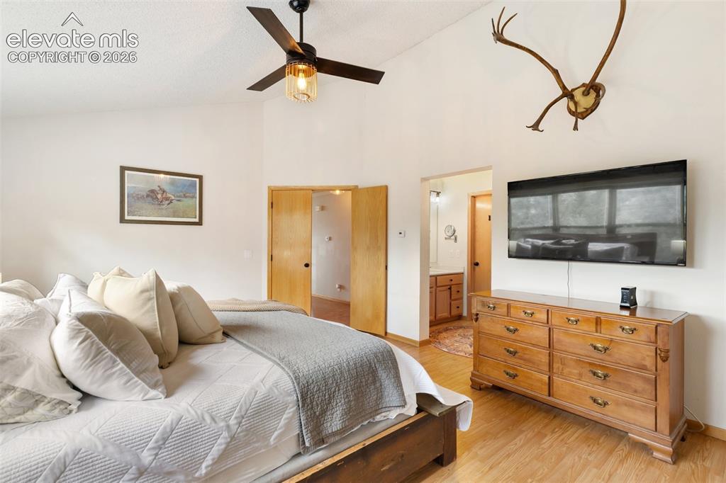 Image 17 of 45: Bedroom