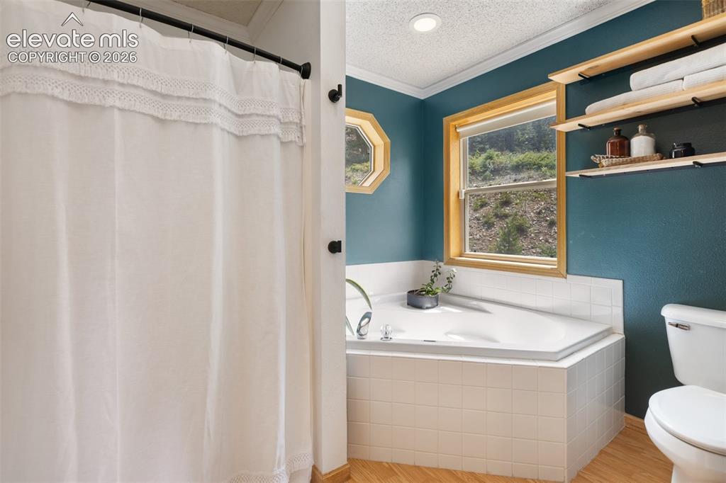 Image 18 of 45: Bathroom