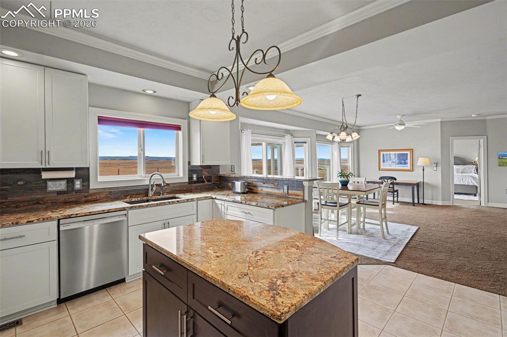 Image 11 of 45: Kitchen