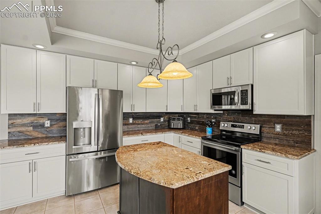 Image 12 of 45: Kitchen