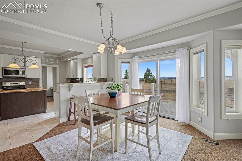 Image 13 of 45: Dining Area