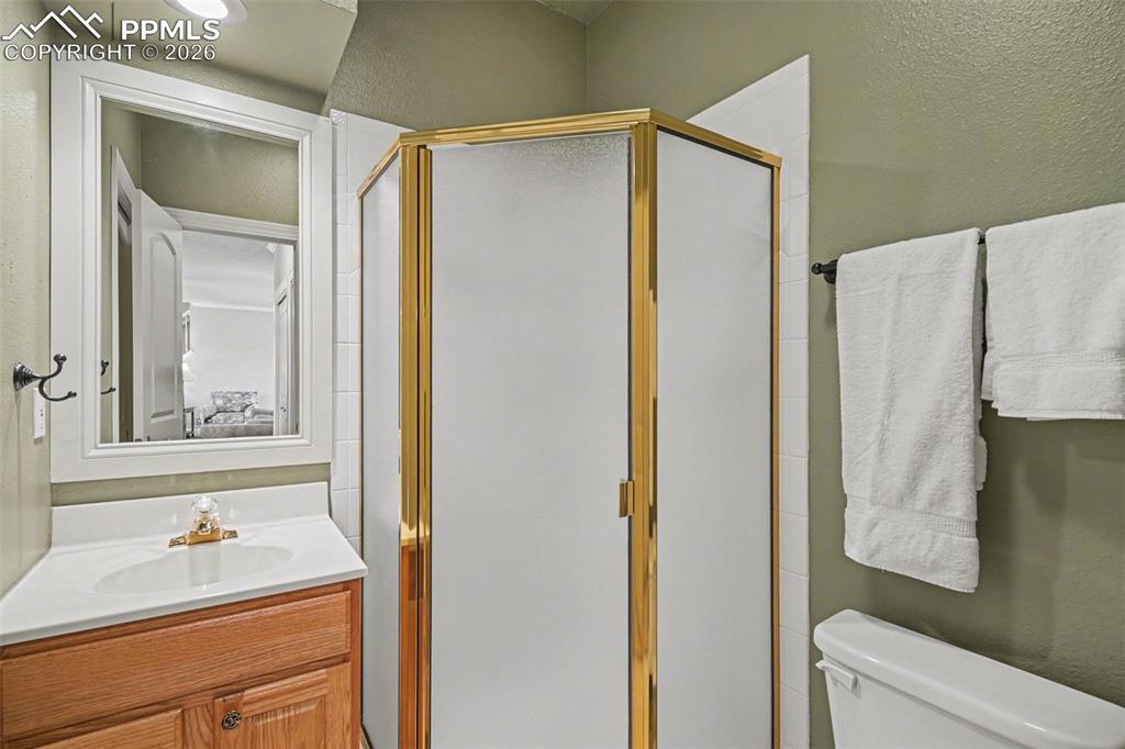 Image 15 of 45: Bathroom