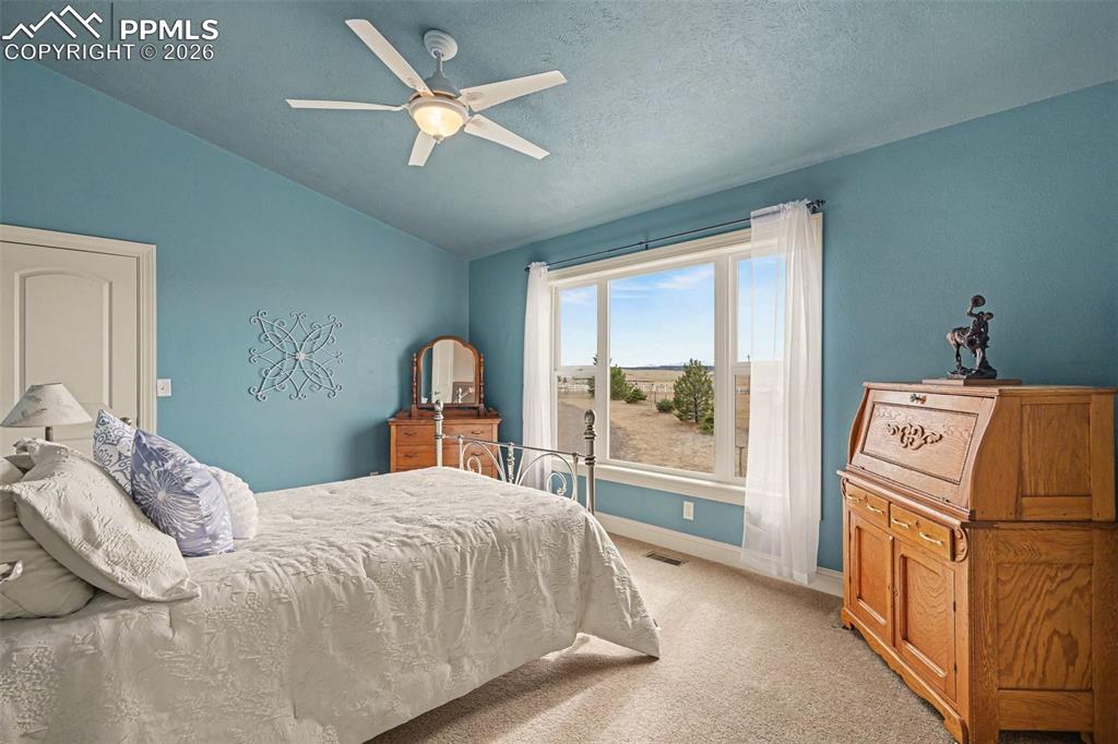 Image 24 of 45: Bedroom