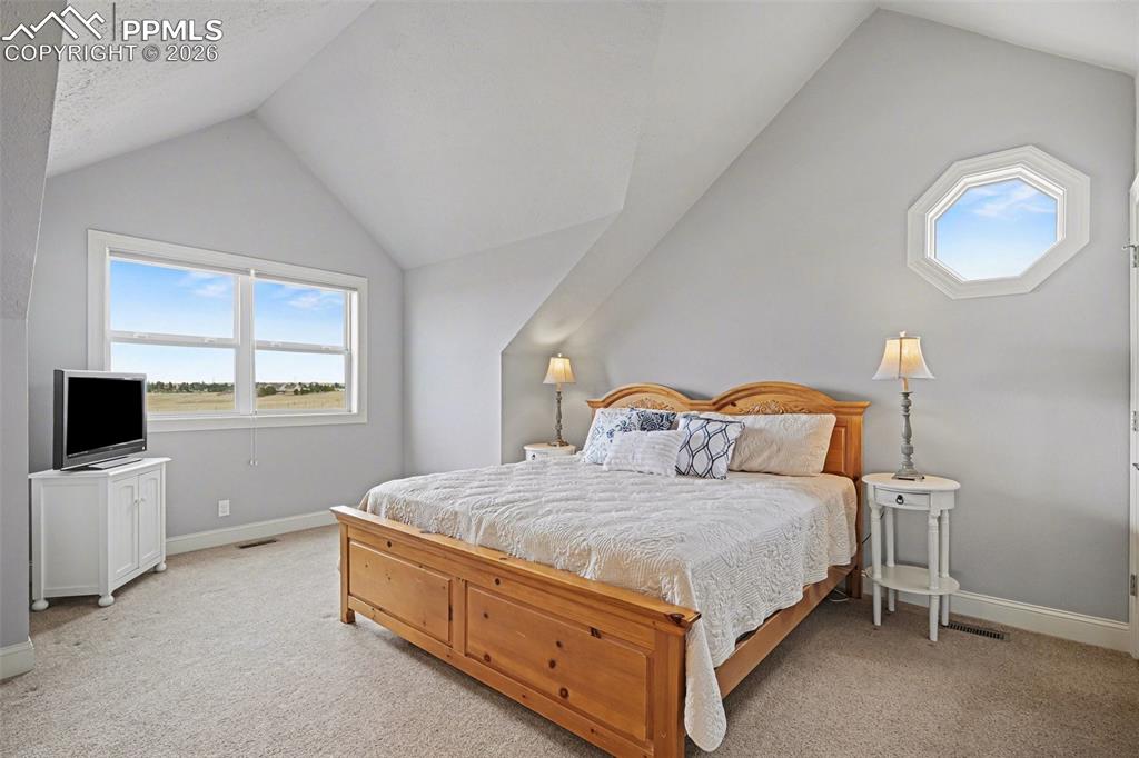 Image 27 of 45: Bedroom