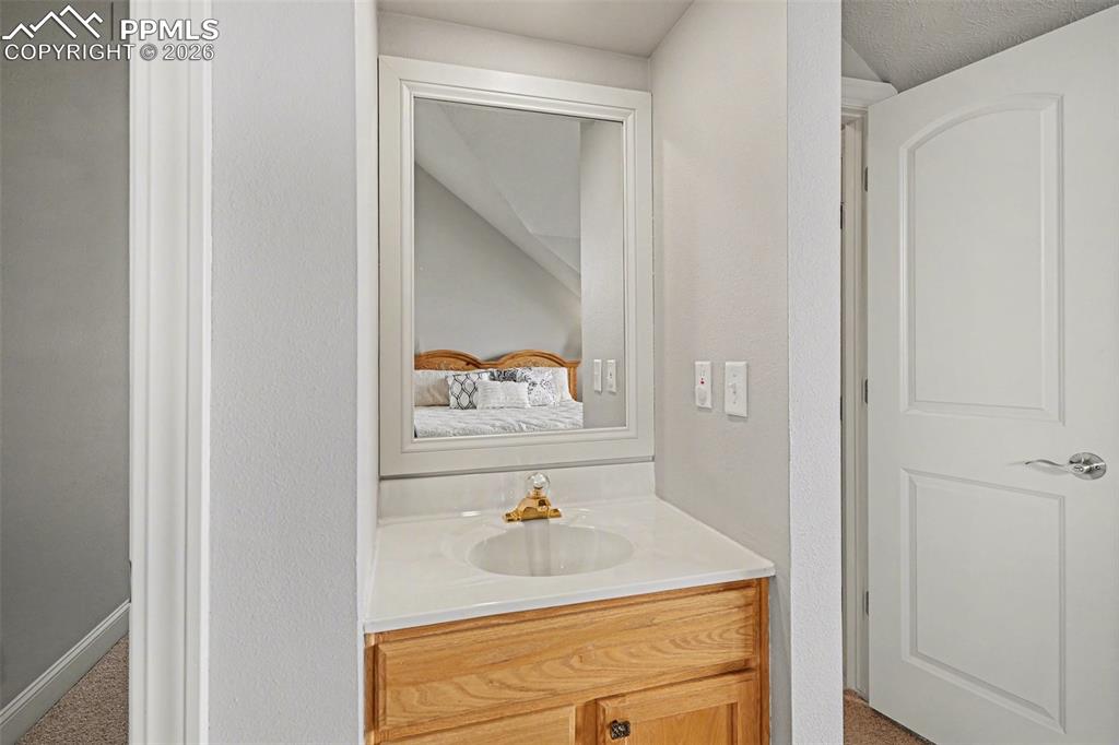 Image 28 of 45: Bathroom