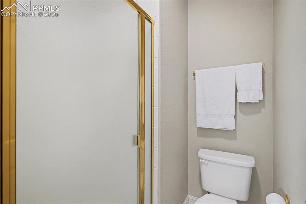 Image 29 of 45: Bathroom