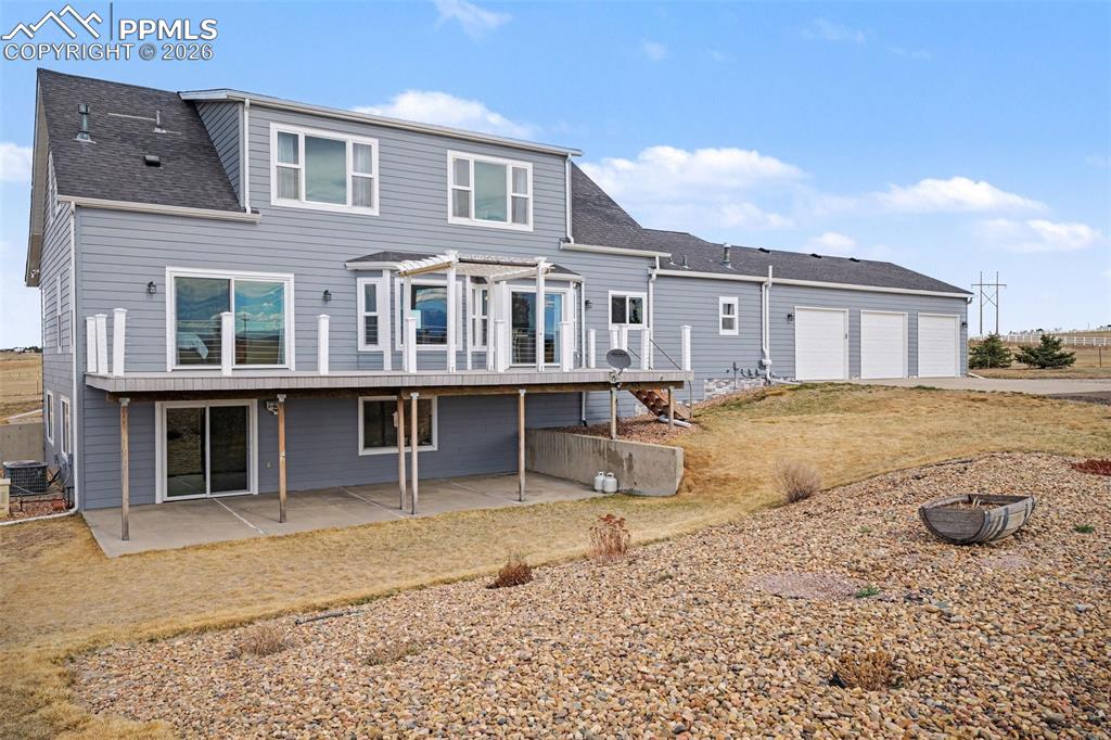 Image 6 of 45: Back of Structure