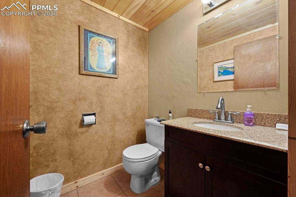 Image 17 of 32: Bathroom