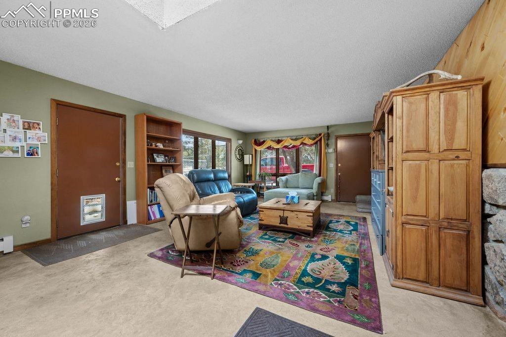 Image 24 of 32: Living Room