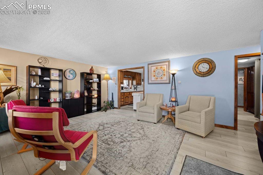 Image 4 of 32: Living Room