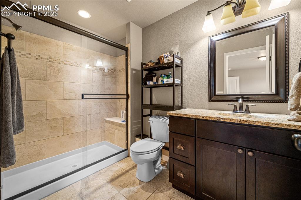 Image 14 of 32: Bathroom