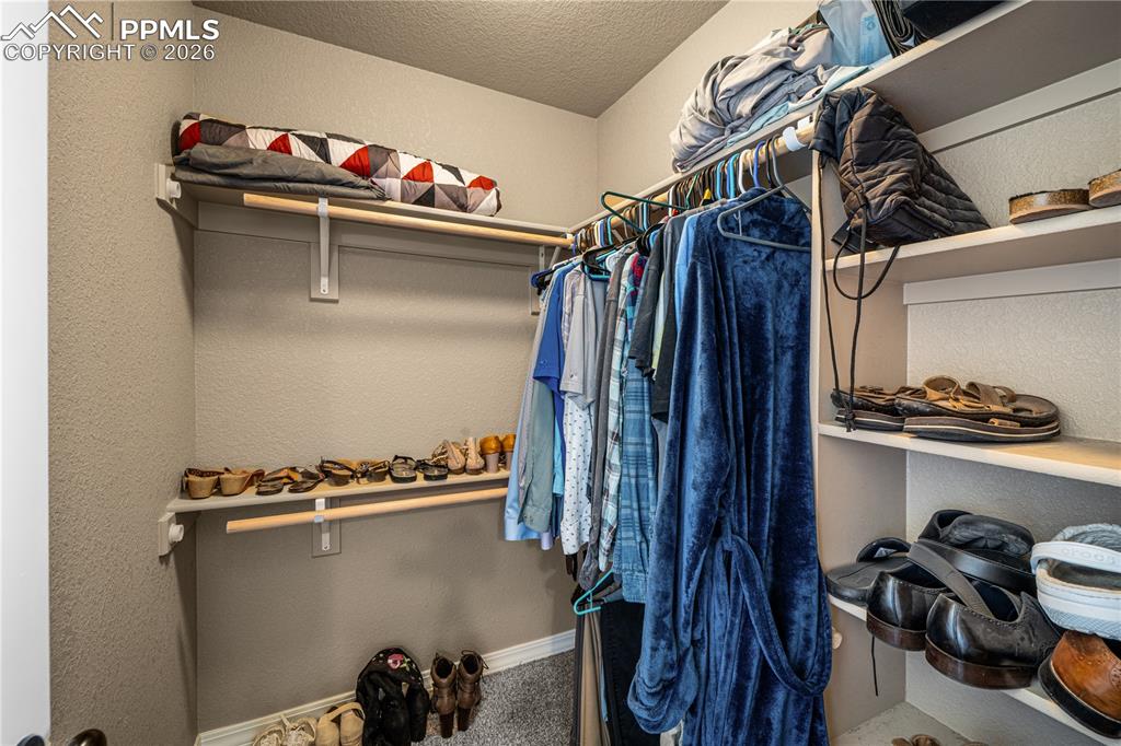 Image 15 of 32: Closet