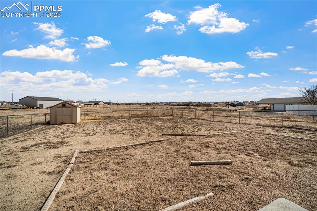 Image 21 of 32: Yard