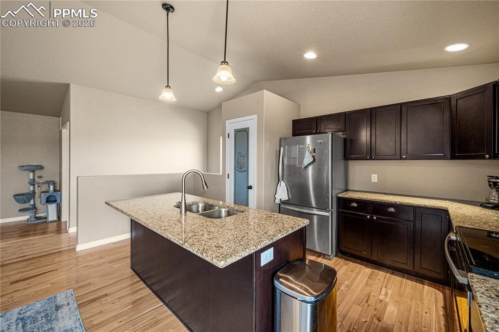 Image 3 of 32: Kitchen