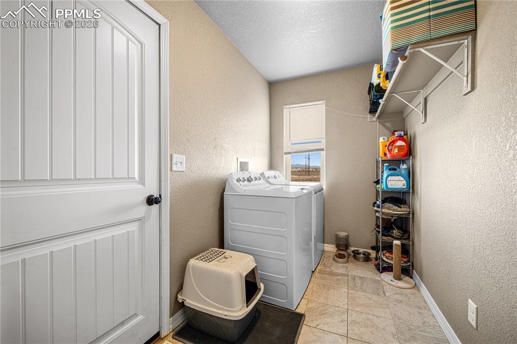 Image 6 of 32: Laundry