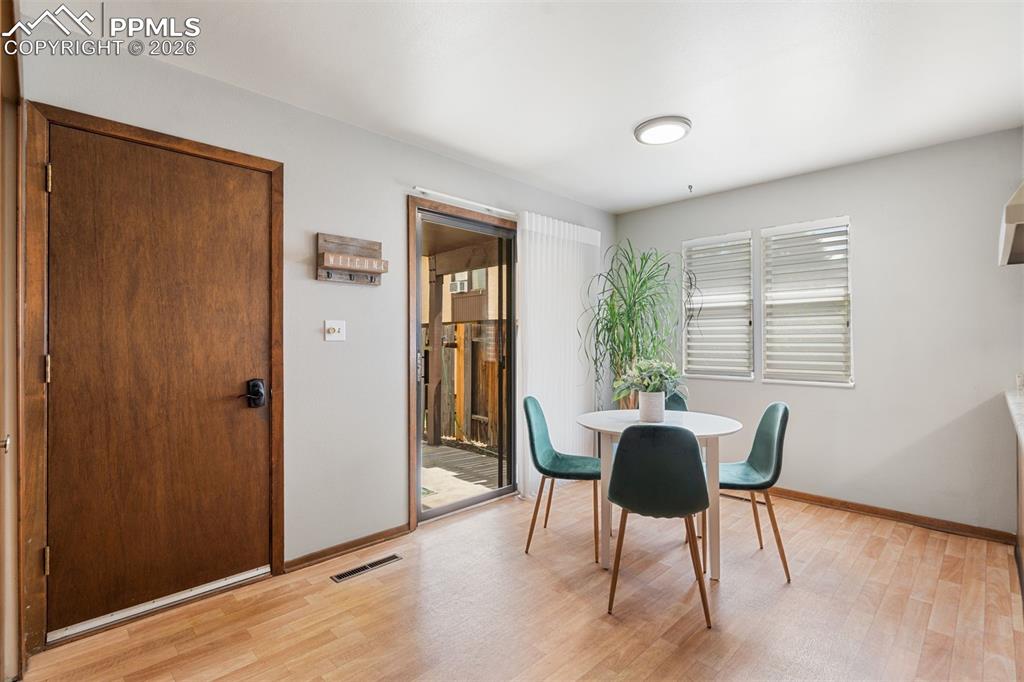 Image 18 of 41: Dining Area