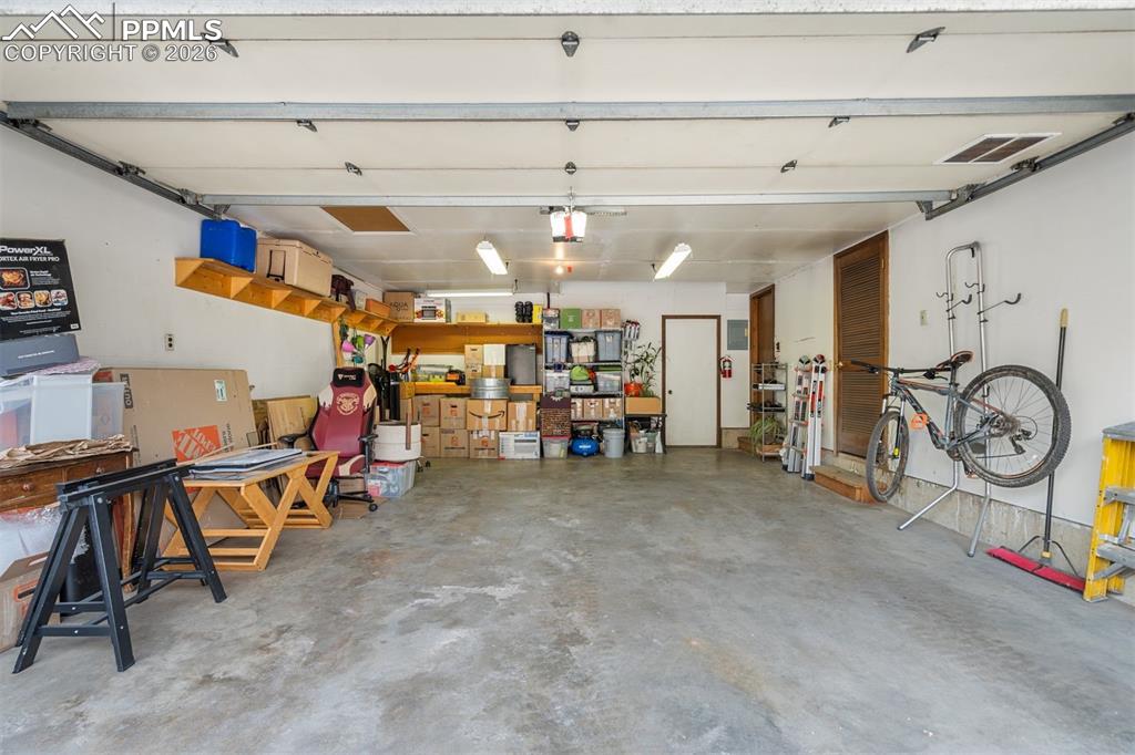 Image 2 of 41: Garage