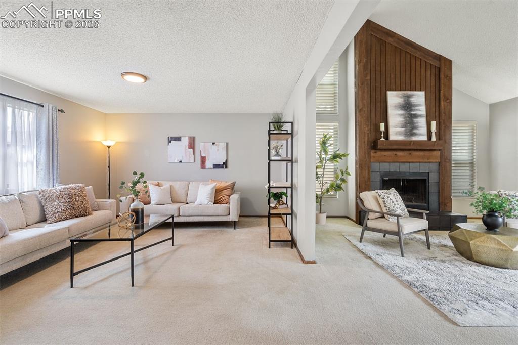 Image 20 of 41: Living Room