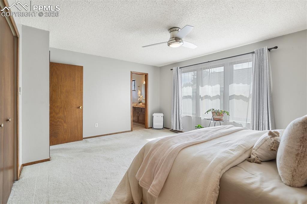 Image 28 of 41: Bedroom