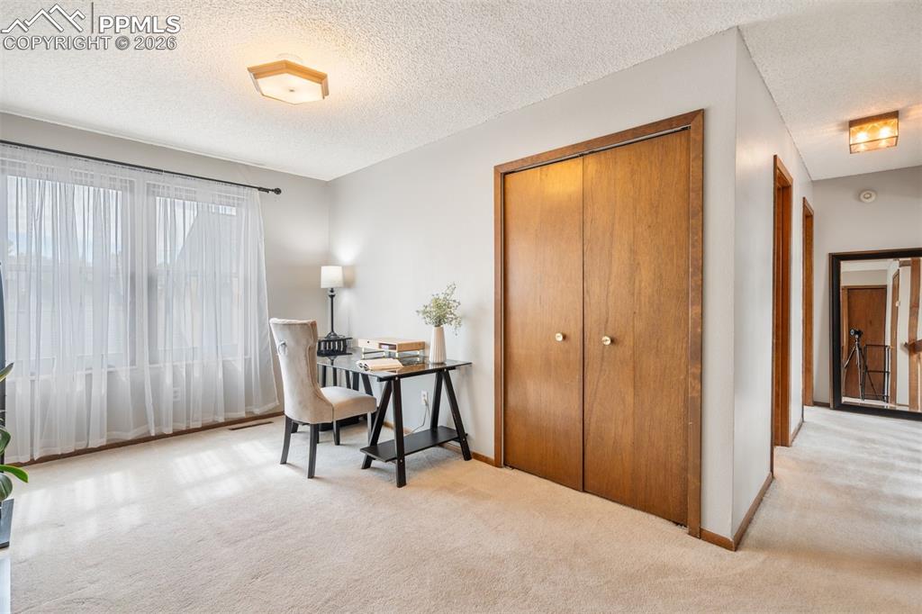 Image 31 of 41: Office