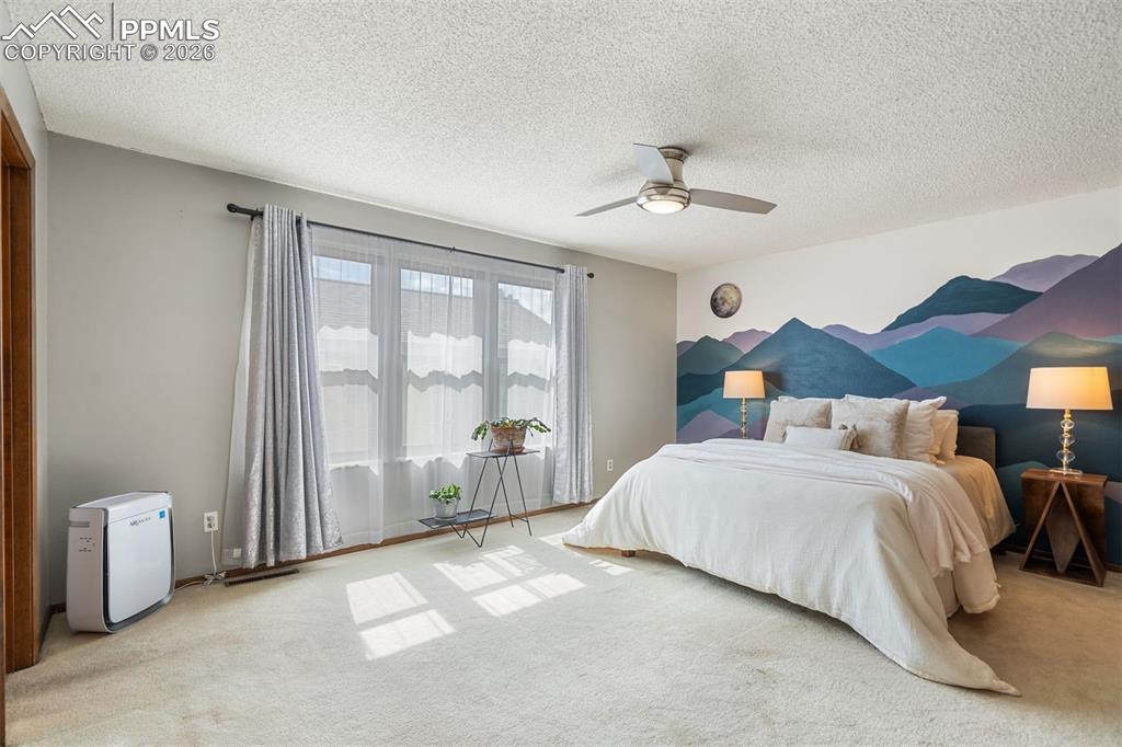 Image 4 of 41: Bedroom