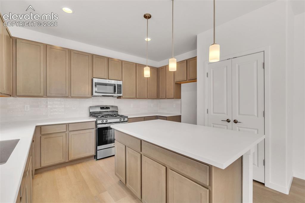 Image 11 of 36: Kitchen
