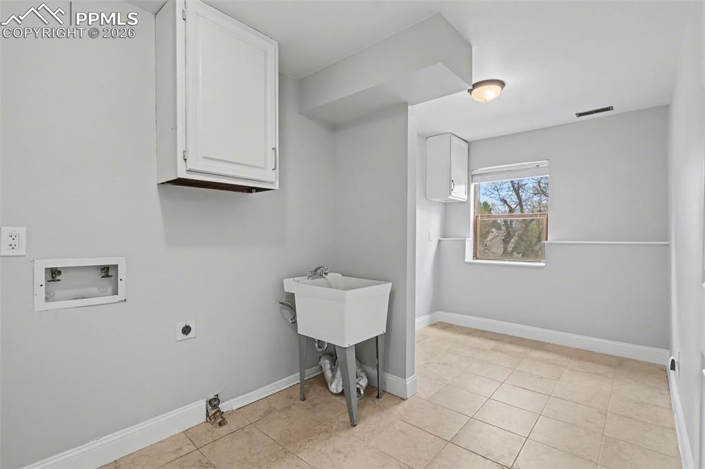 Image 13 of 35: Laundry