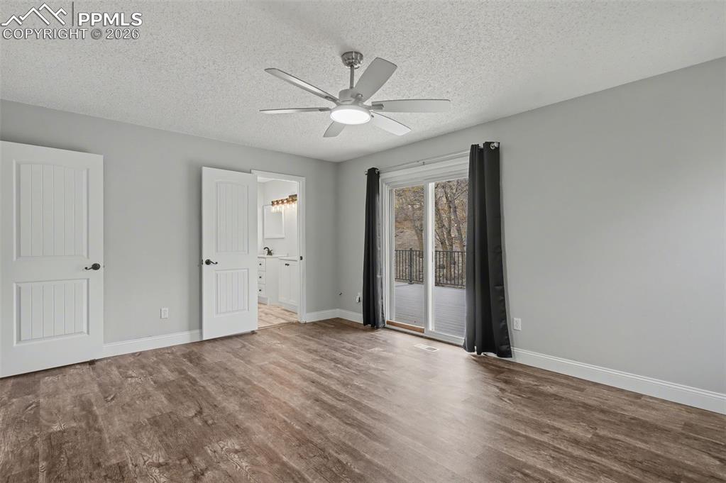 Image 15 of 35: Bedroom