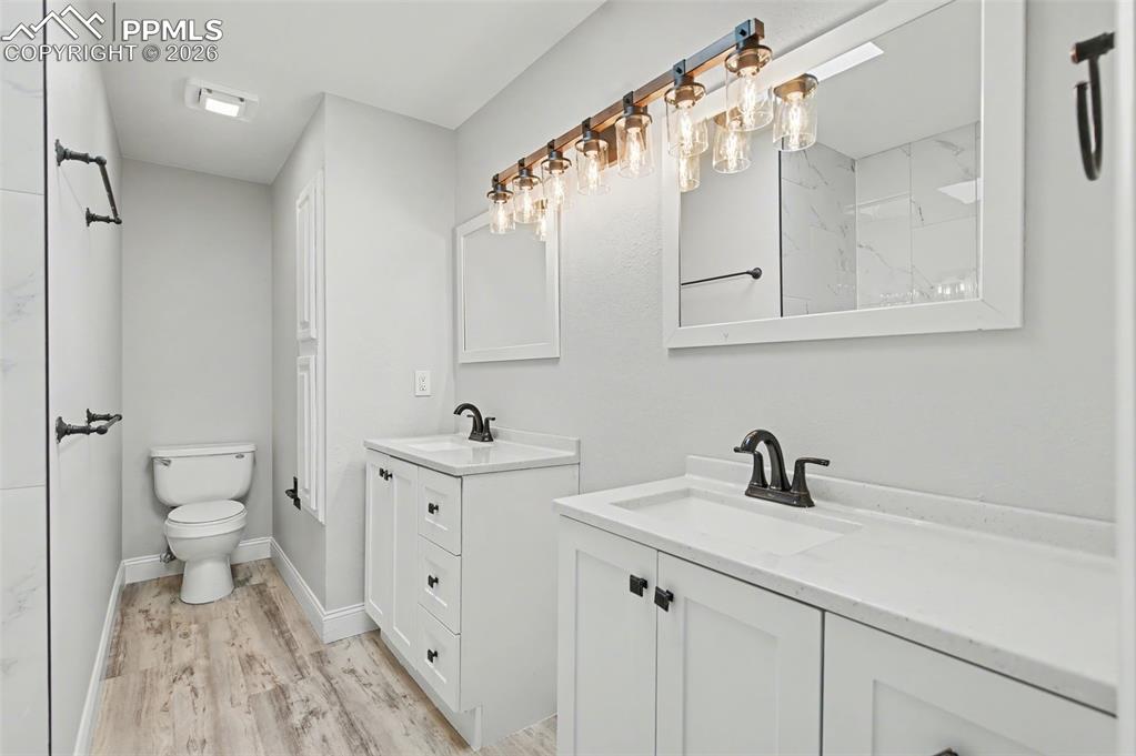 Image 16 of 35: Bathroom