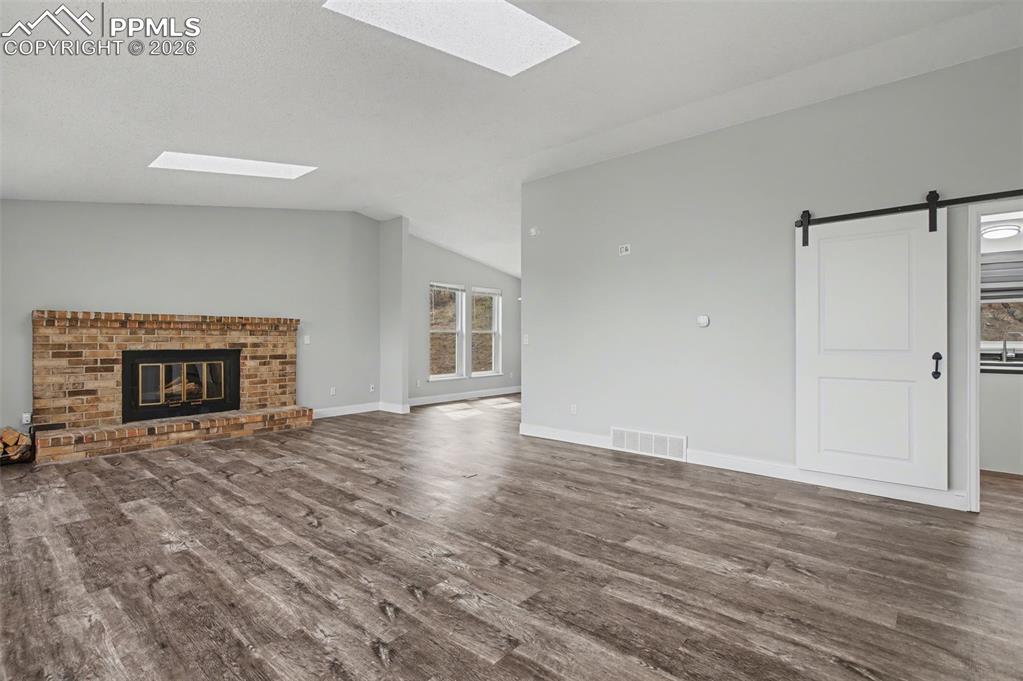 Image 5 of 35: Living Room