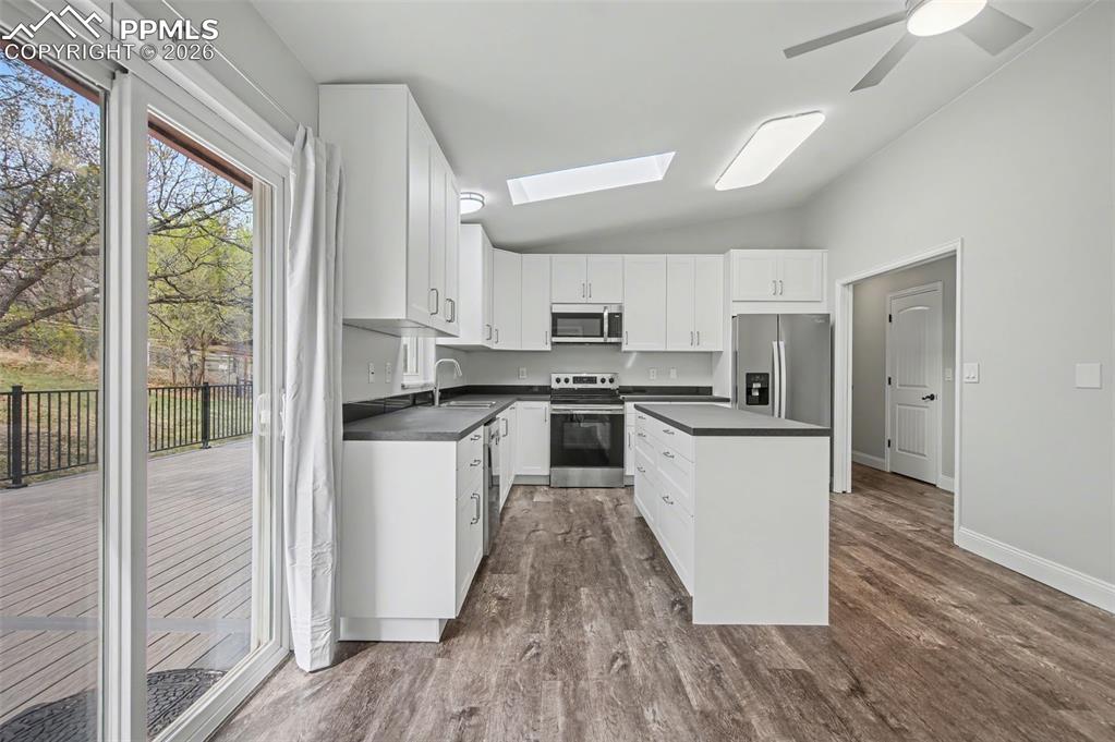 Image 7 of 35: Kitchen