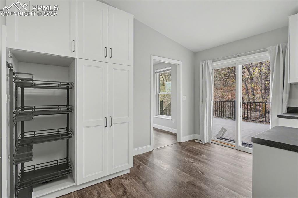 Image 9 of 35: Dining Area