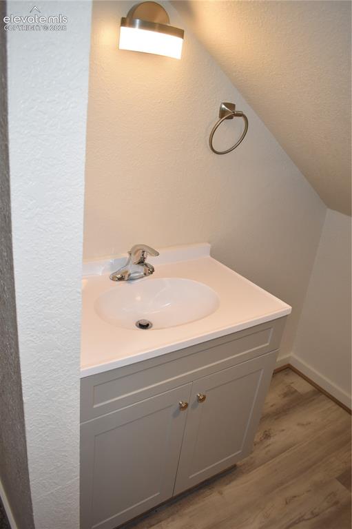 Image 18 of 23: Bathroom