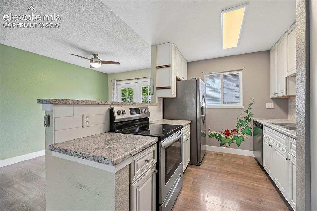 Image 10 of 34: Kitchen