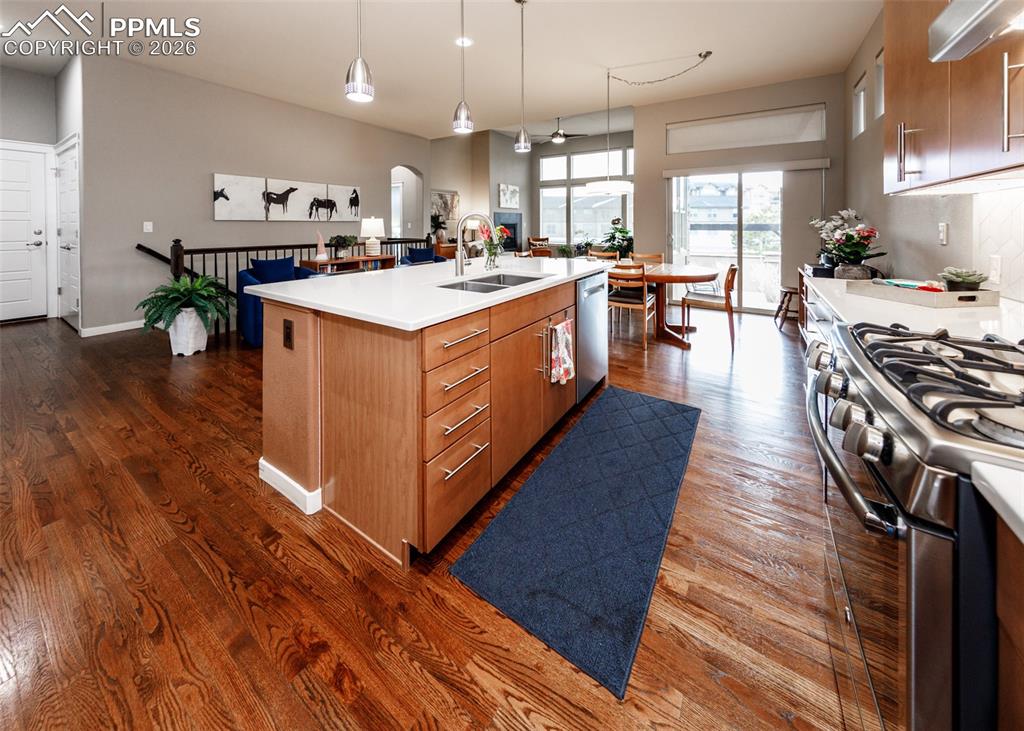 Image 12 of 50: Kitchen