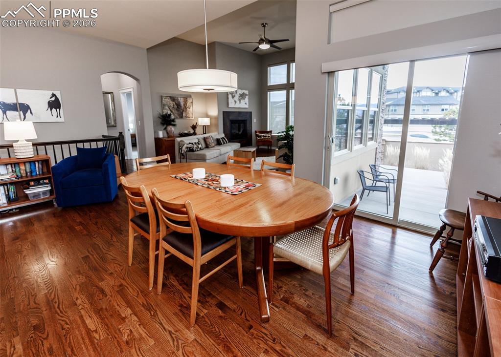 Image 16 of 50: Dining Area