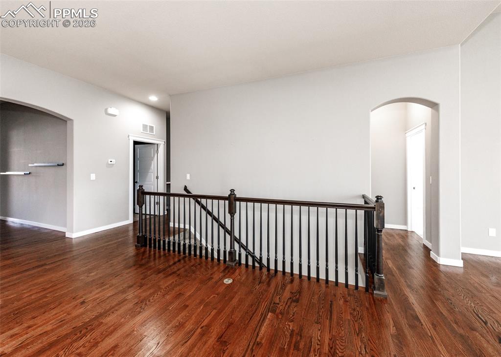 Image 32 of 50: Foyer