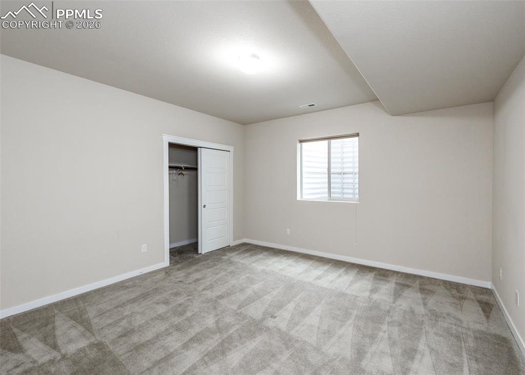 Image 37 of 50: Bedroom