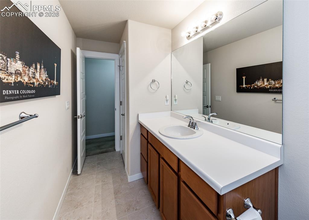 Image 40 of 50: Bathroom