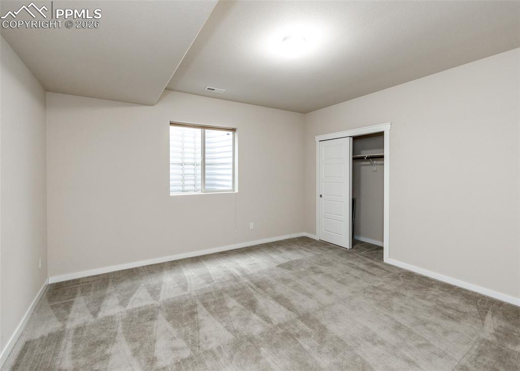 Image 41 of 50: Bedroom