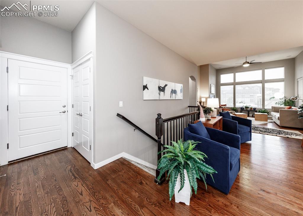 Image 9 of 50: Foyer