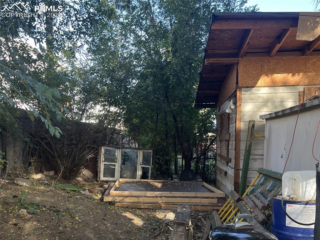 Image 17 of 20: NW corner of backyard.