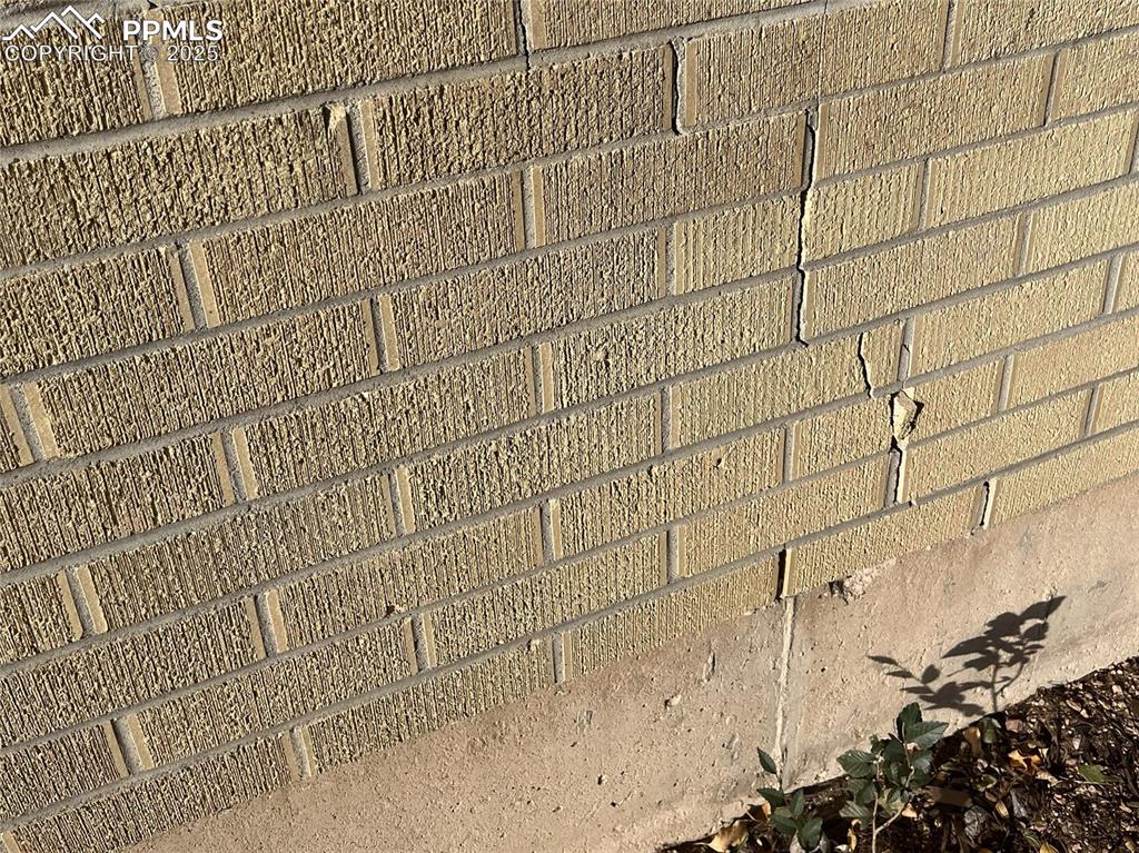 Image 4 of 20: Underneath front window.