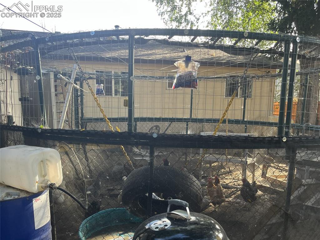 Image 9 of 20: Back of house.