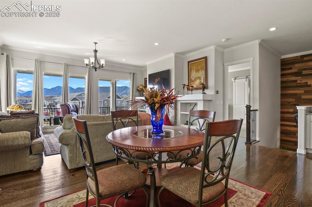 Image 12 of 50: Dining Area