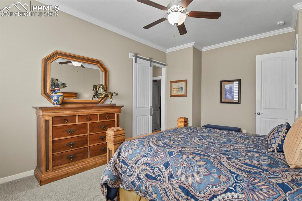 Image 19 of 50: Bedroom