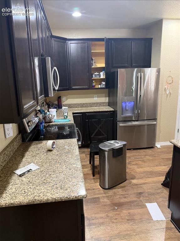 Image 2 of 8: Kitchen