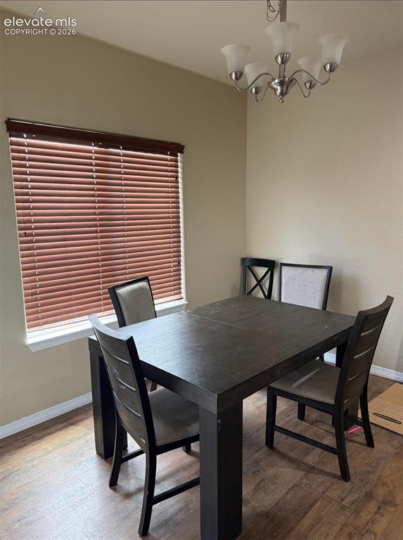 Image 3 of 8: Dining Area