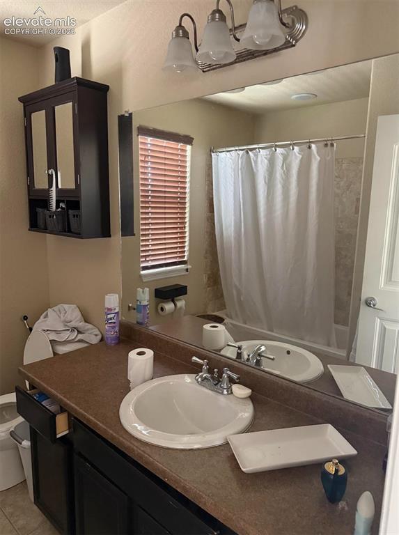 Image 6 of 8: Bathroom