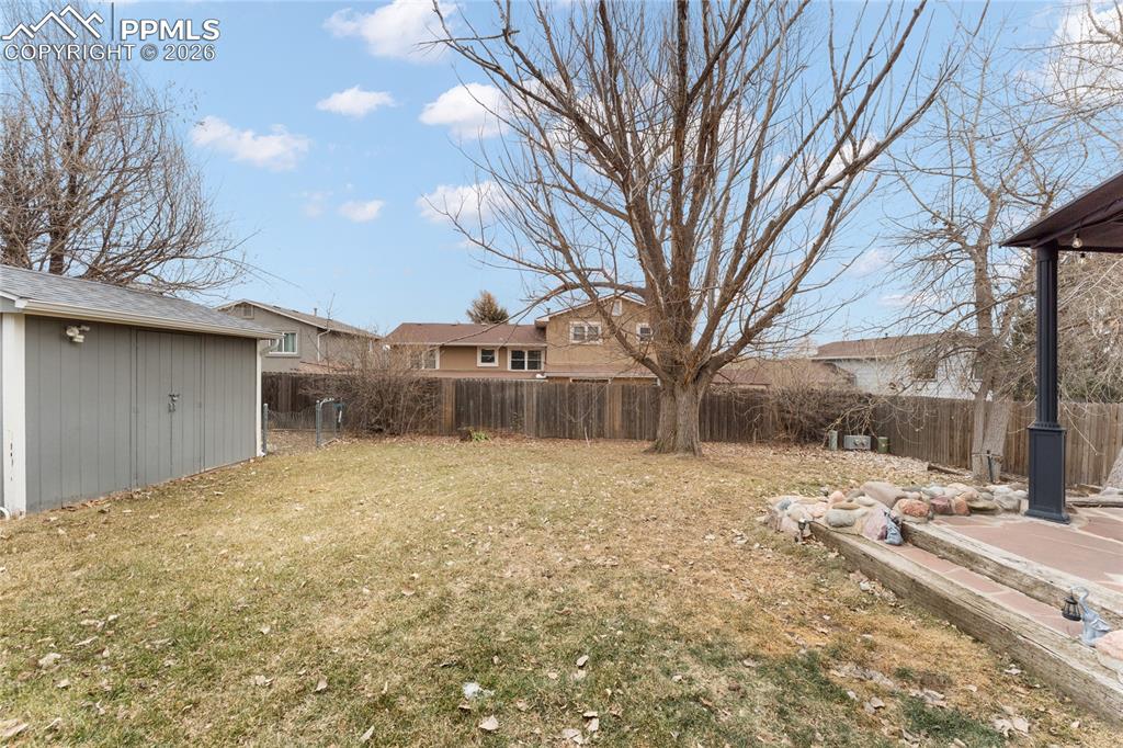 Image 29 of 30: Yard